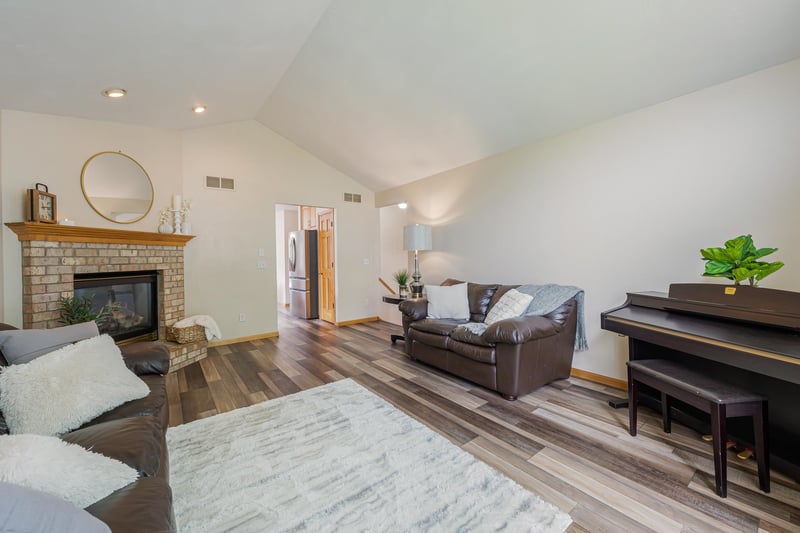 2521 Bishops Ln, Neenah, WI 54956