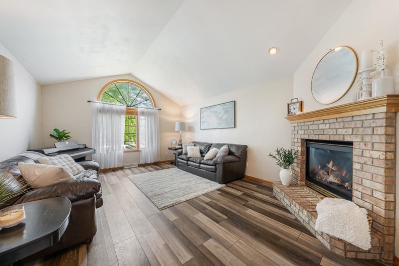2521 Bishops Ln, Neenah, WI 54956
