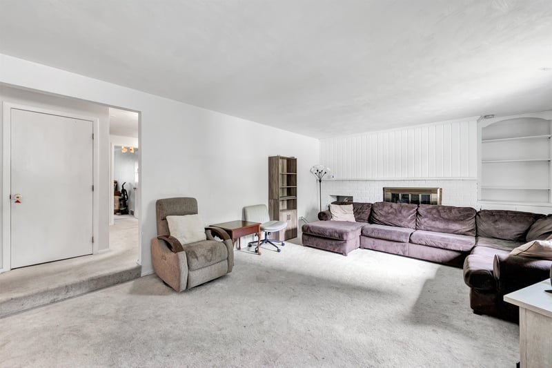 1622 Canary Ln, Green Bay, WI 54304