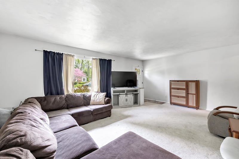 1622 Canary Ln, Green Bay, WI 54304