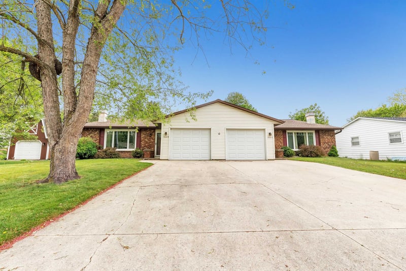 1622 Canary Ln, Green Bay, WI 54304