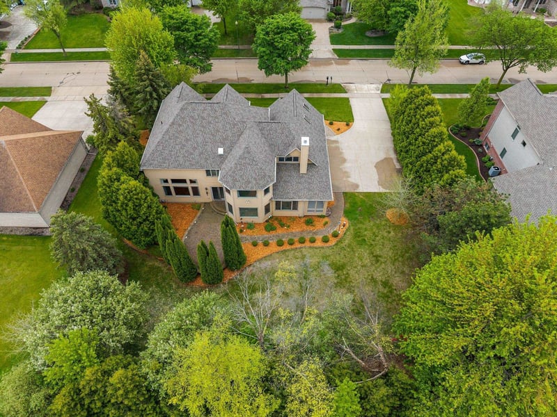 424 Tallgrass Dr, Appleton, WI 54913