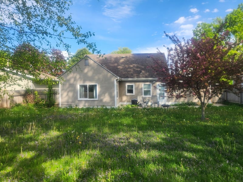 1408 Bismarck St, Allouez, WI 54301