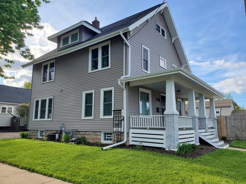 719 Memorial Dr, Appleton, WI 54911