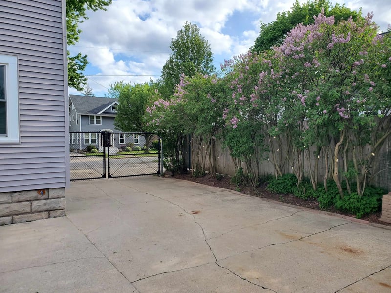 719 Memorial Dr, Appleton, WI 54911