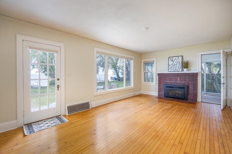 188 Adella Beach Rd, Neenah, WI 54956-5004