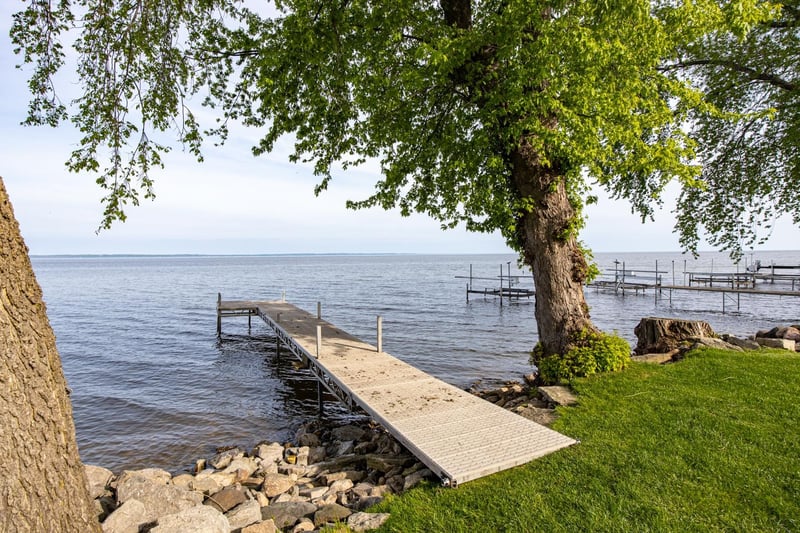 188 Adella Beach Rd, Neenah, WI 54956-5004