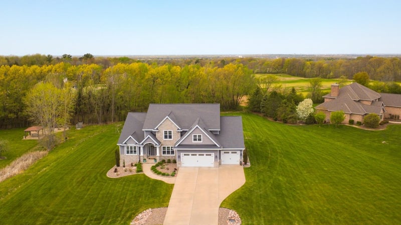 3400 Amber Ln, Green Bay, WI 54311-9003