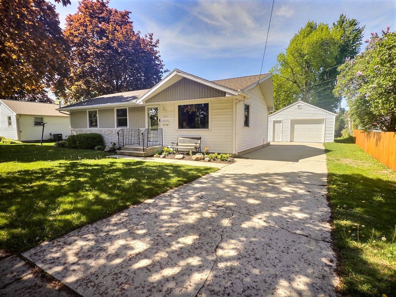 2037 Farlin Ave, Green Bay, WI 54302