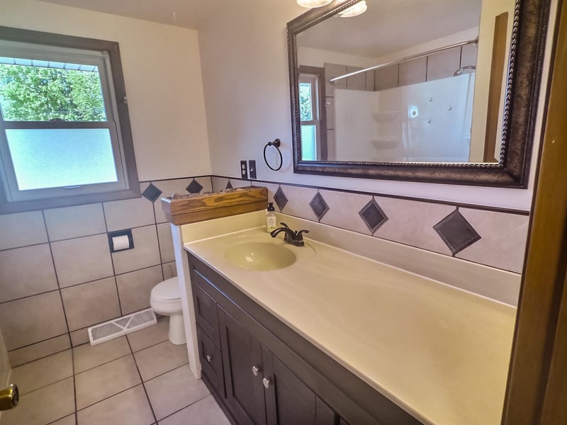 2037 Farlin Ave, Green Bay, WI 54302
