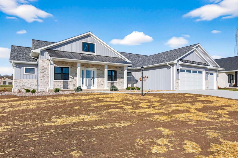 758 Royal St Pats Dr, Wrightstown, WI 54180