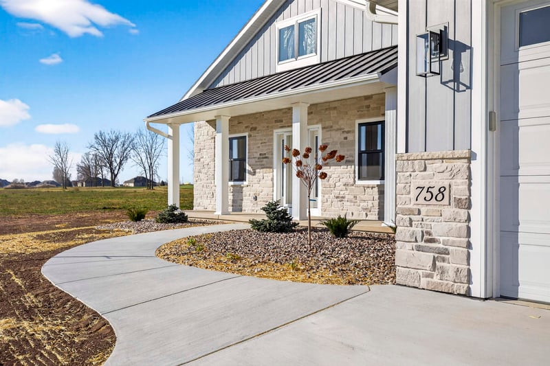 758 Royal St Pats Dr, Wrightstown, WI 54180