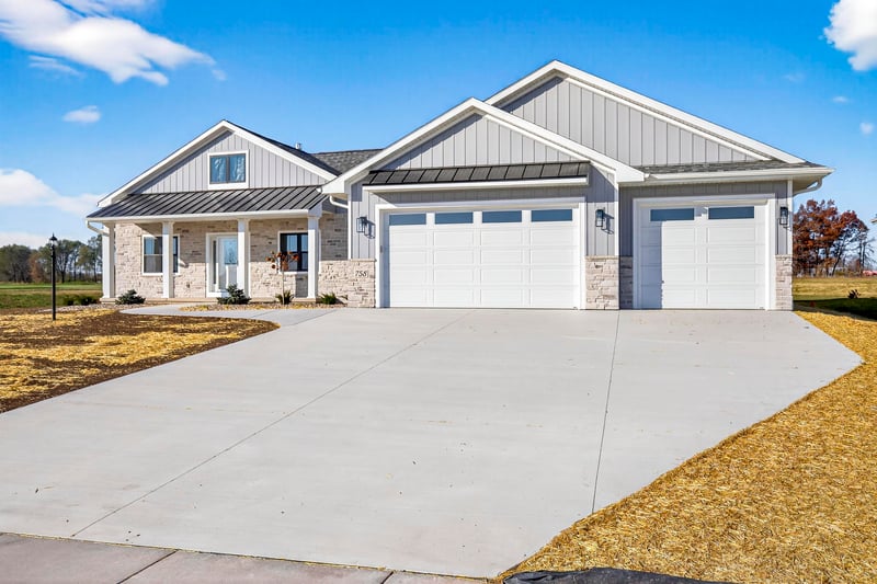 758 Royal St Pats Dr, Wrightstown, WI 54180