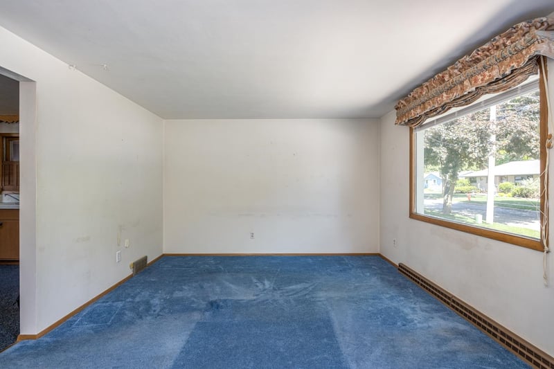 445 Glenview Ave, Combined Locks, WI 54113-1238