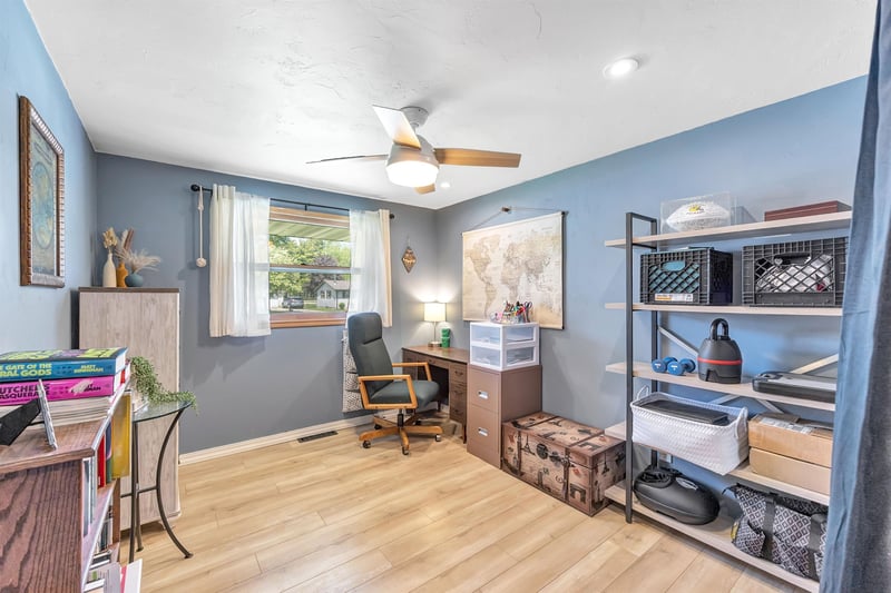 2543 Shade Tree Ln, Green Bay, WI 54313