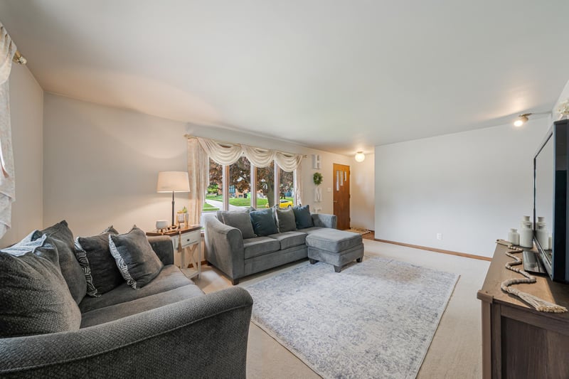 2016 Monroe St, New Holstein, WI 53061