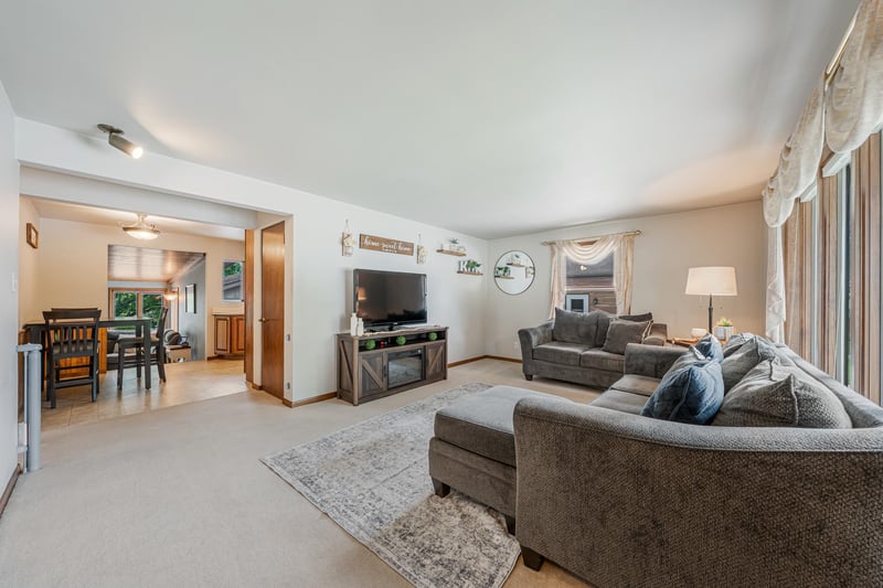 2016 Monroe St, New Holstein, WI 53061