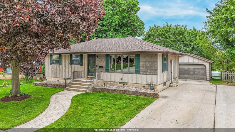 2016 Monroe St, New Holstein, WI 53061