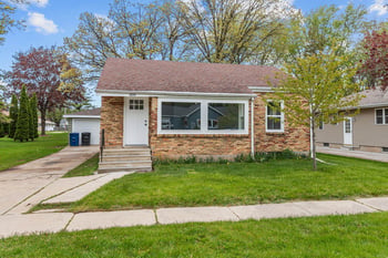 1034 Adams Ave, Oshkosh, WI 54902