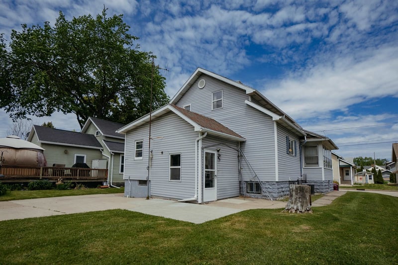 1029 7th Ave, Oshkosh, WI 54902-5735