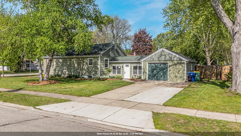 1212 8th St, Green Bay, WI 54304