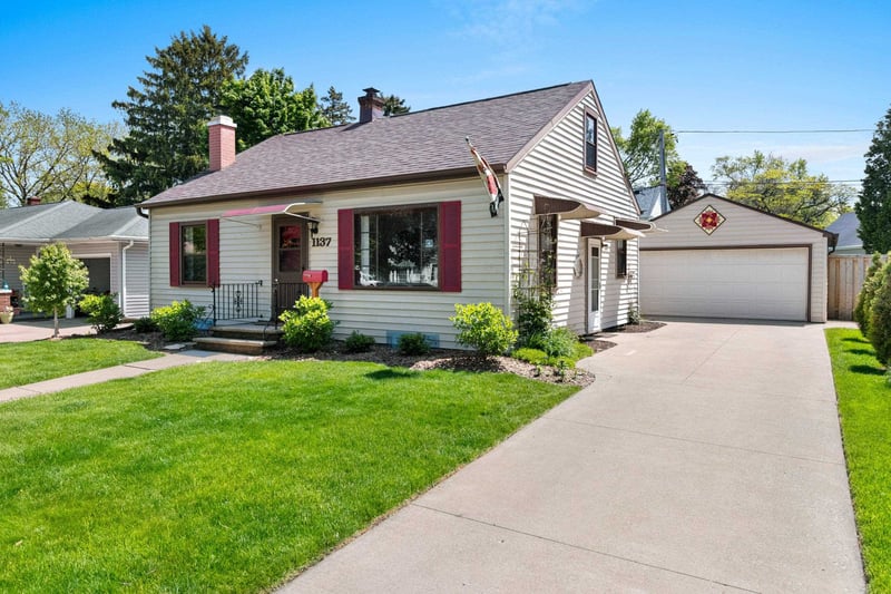1137 Jardin St, Appleton, WI 54911