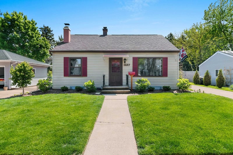 1137 Jardin St, Appleton, WI 54911