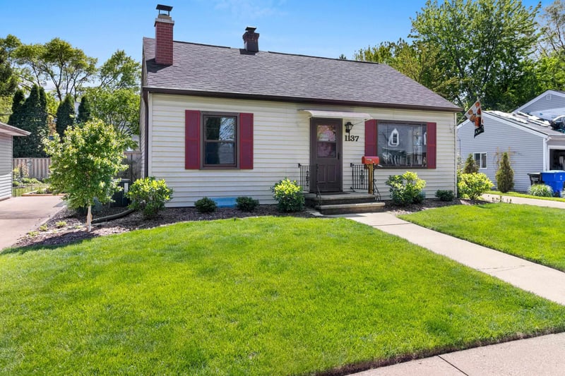1137 Jardin St, Appleton, WI 54911