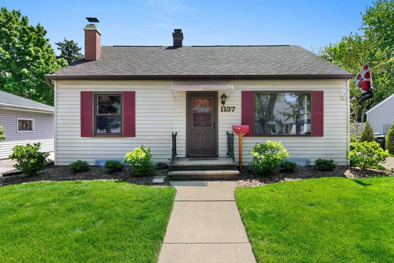 1137 Jardin St, Appleton, WI 54911