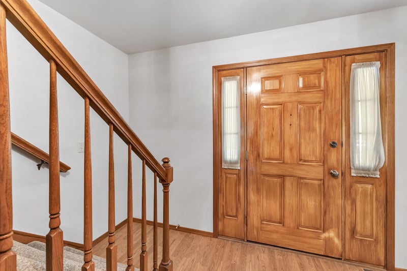 2152 Woodcrest Dr, Green Bay, WI 54304-1833