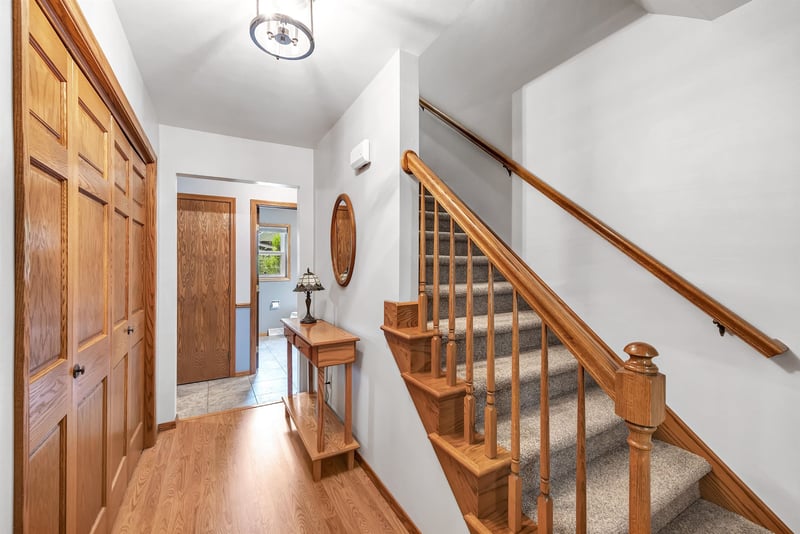 2152 Woodcrest Dr, Green Bay, WI 54304-1833