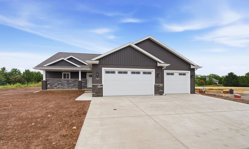 W7097 Jaclyn Ln, Greenville, WI 54942