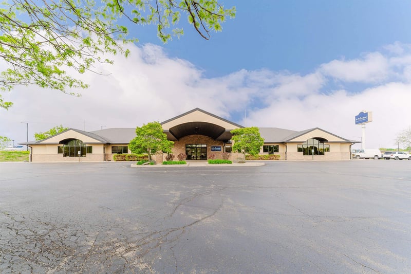 1875 West Pointe Dr, Oshkosh, WI 54902-4174