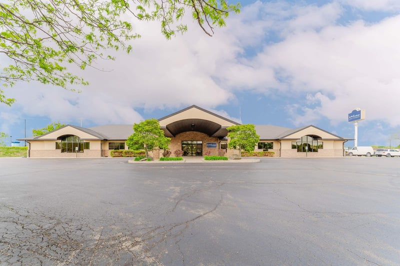 1875 West Pointe Dr, Oshkosh, WI 54902-4174