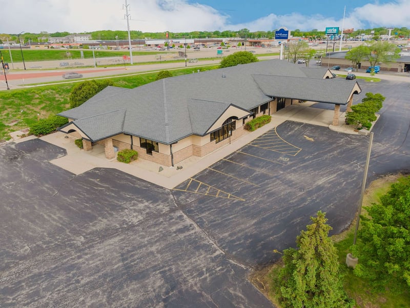 1875 West Pointe Dr, Oshkosh, WI 54902-4174