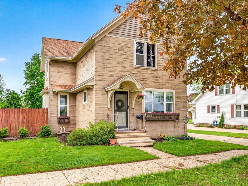 1003 Depot St, Little Chute, WI 54140