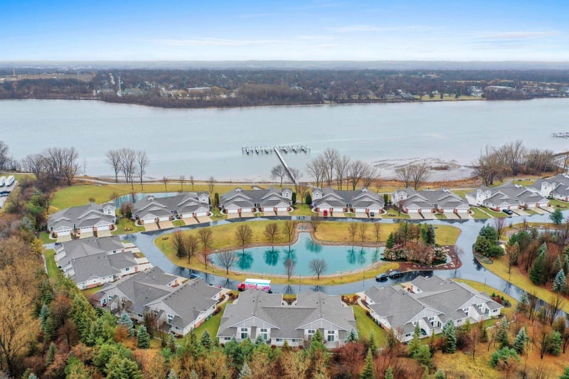 2621 Bay Harbor Cir, Green Bay, WI 54304