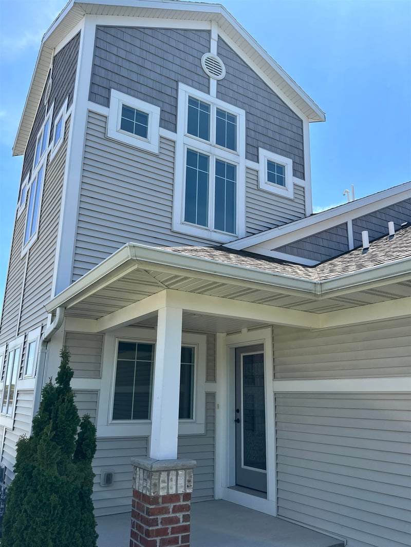 2621 Bay Harbor Cir, Green Bay, WI 54304