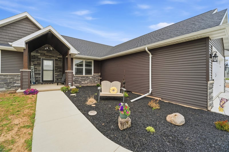 W7008 Jaclyn Ln, Greenville, WI 54942