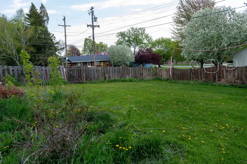 418 Greene Ave, Allouez, WI 54301