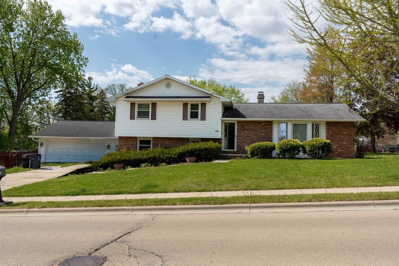 418 Greene Ave, Allouez, WI 54301