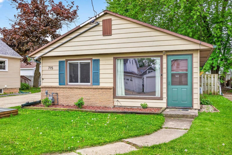 715 Division St, Neenah, WI 54956