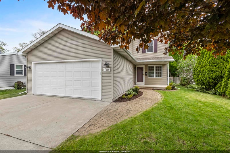 1324 Bent Ave, Oshkosh, WI 54901