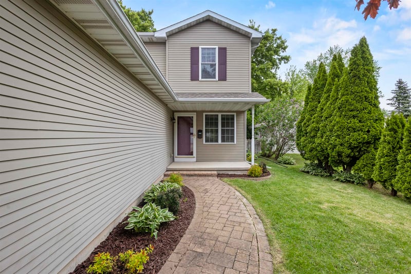 1324 Bent Ave, Oshkosh, WI 54901