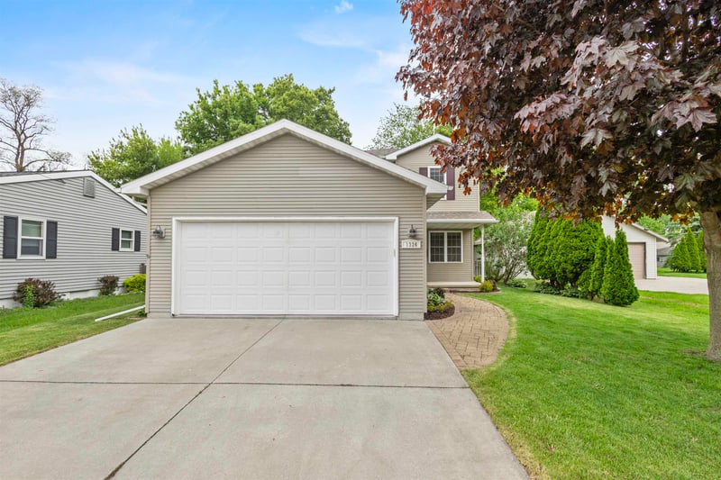 1324 Bent Ave, Oshkosh, WI 54901