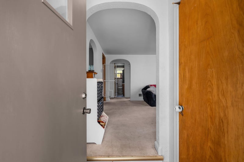 1932 Division St, Appleton, WI 54911