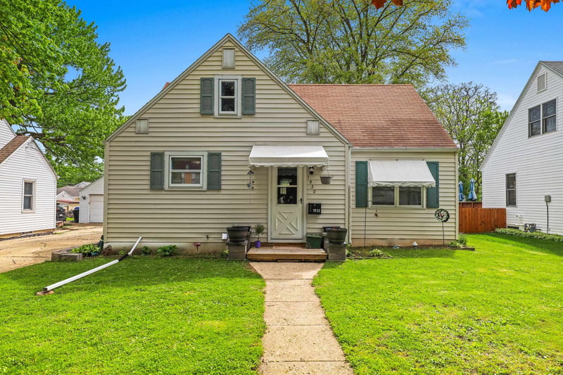 1932 Division St, Appleton, WI 54911