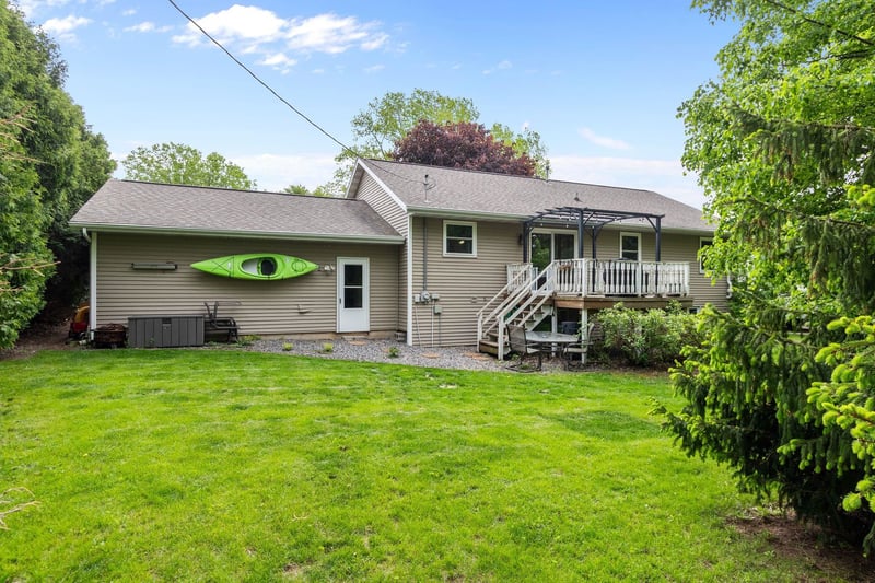 1433 Roselawn Dr, Appleton, WI 54914