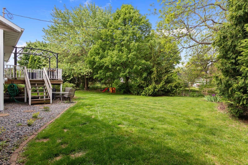 1433 Roselawn Dr, Appleton, WI 54914