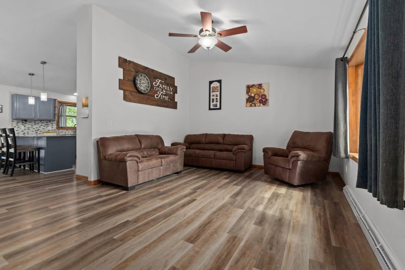 1433 Roselawn Dr, Appleton, WI 54914